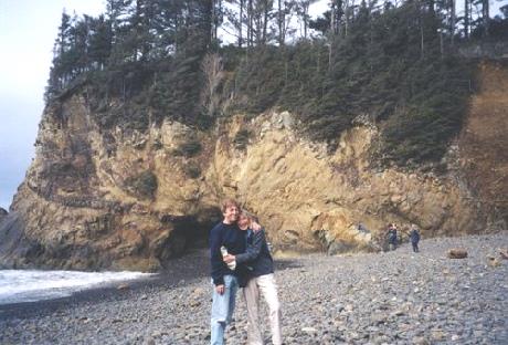 2002-03-29 2 Adrian & Rosie have a hug at Hug Point, Oregon