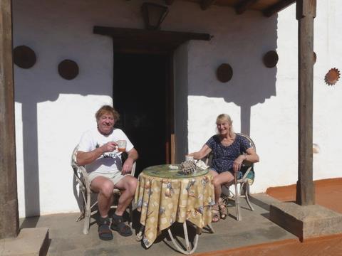 2014-02-06_1145__12345A Adrian & Rosie having smoko on the balcony, Casa Tamasite, Tuineje, Fuerteventura