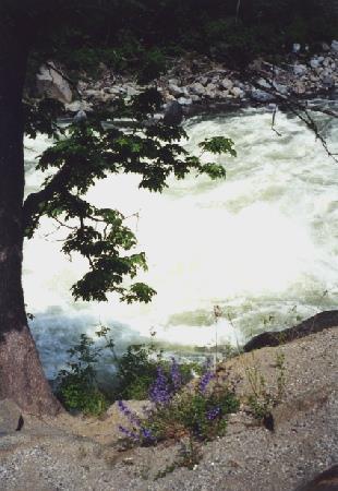 2002-06-01 2 Wenachee River, Washington State