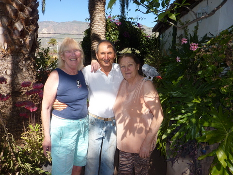 2013-01-30_1352__6705R Rosie with Kasi & Gesine & parrot at Finca los Marteles, Gran Canaria